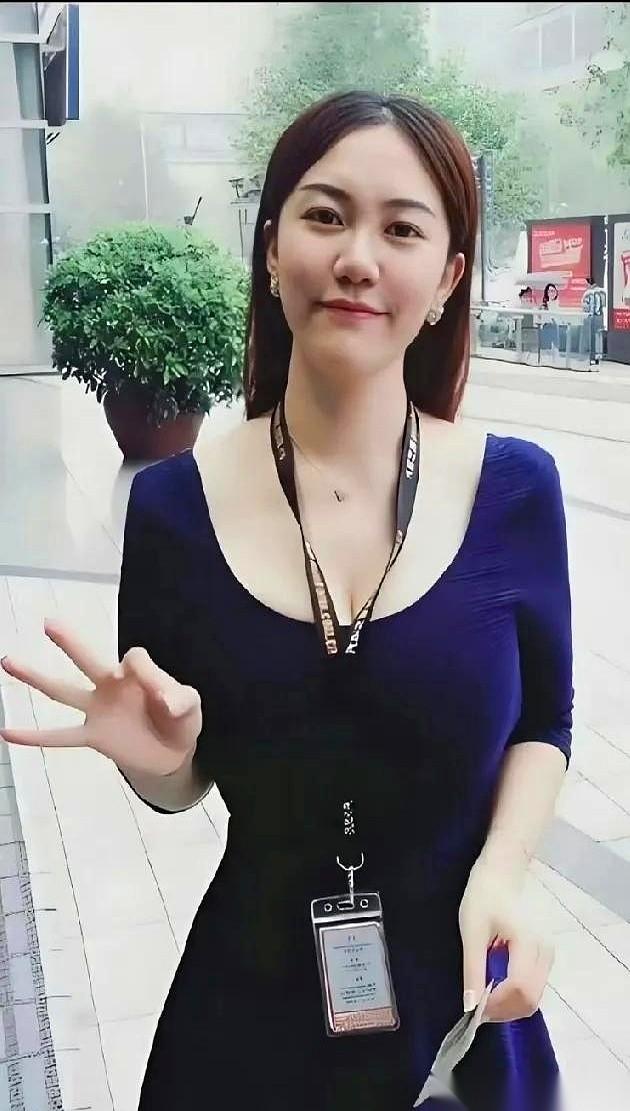 都别装了。
什么爱情不爱情的，这就是一场顶级的资源置换，一场心知肚明的价值交换。