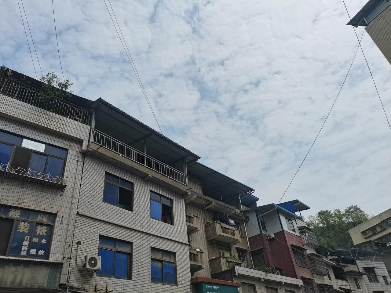 我家一亲戚，平时好吃懒做，爱好打牌喝酒和家暴老婆孩子，不良嗜好样样沾染，被骗去传