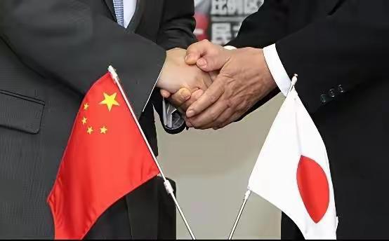 日本终于察觉到局势不对劲！日媒披露，在中日关系长期走低的大背景下，日本商界时隔八