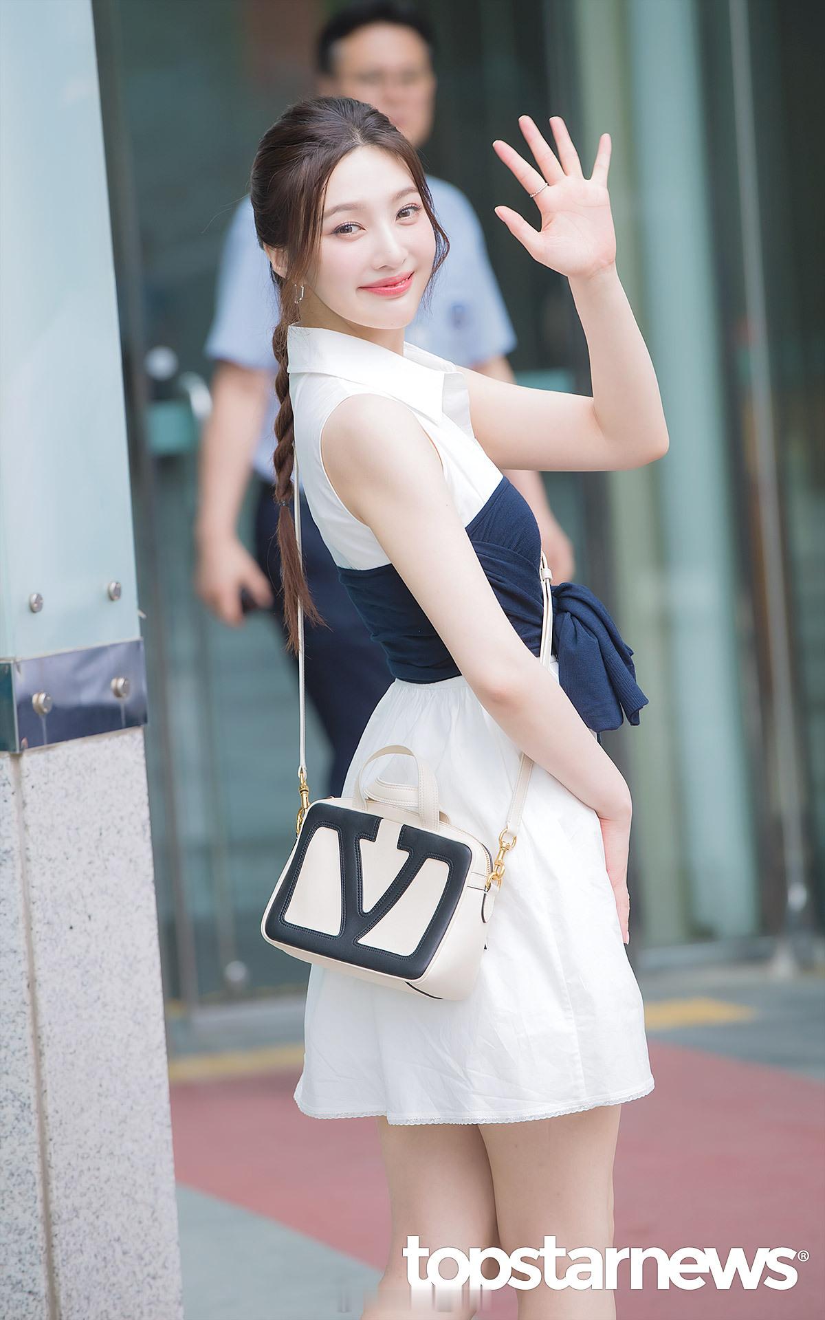 今天的joy上班穿搭可爱💓 ​​​