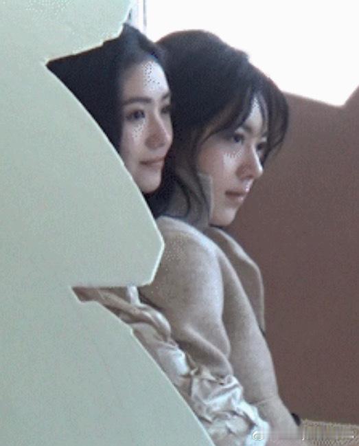 #刘浩存赵今麦美女贴贴##赵今麦刘浩存美女贴贴#刘浩存赵今麦合体拍摄大片，两位美