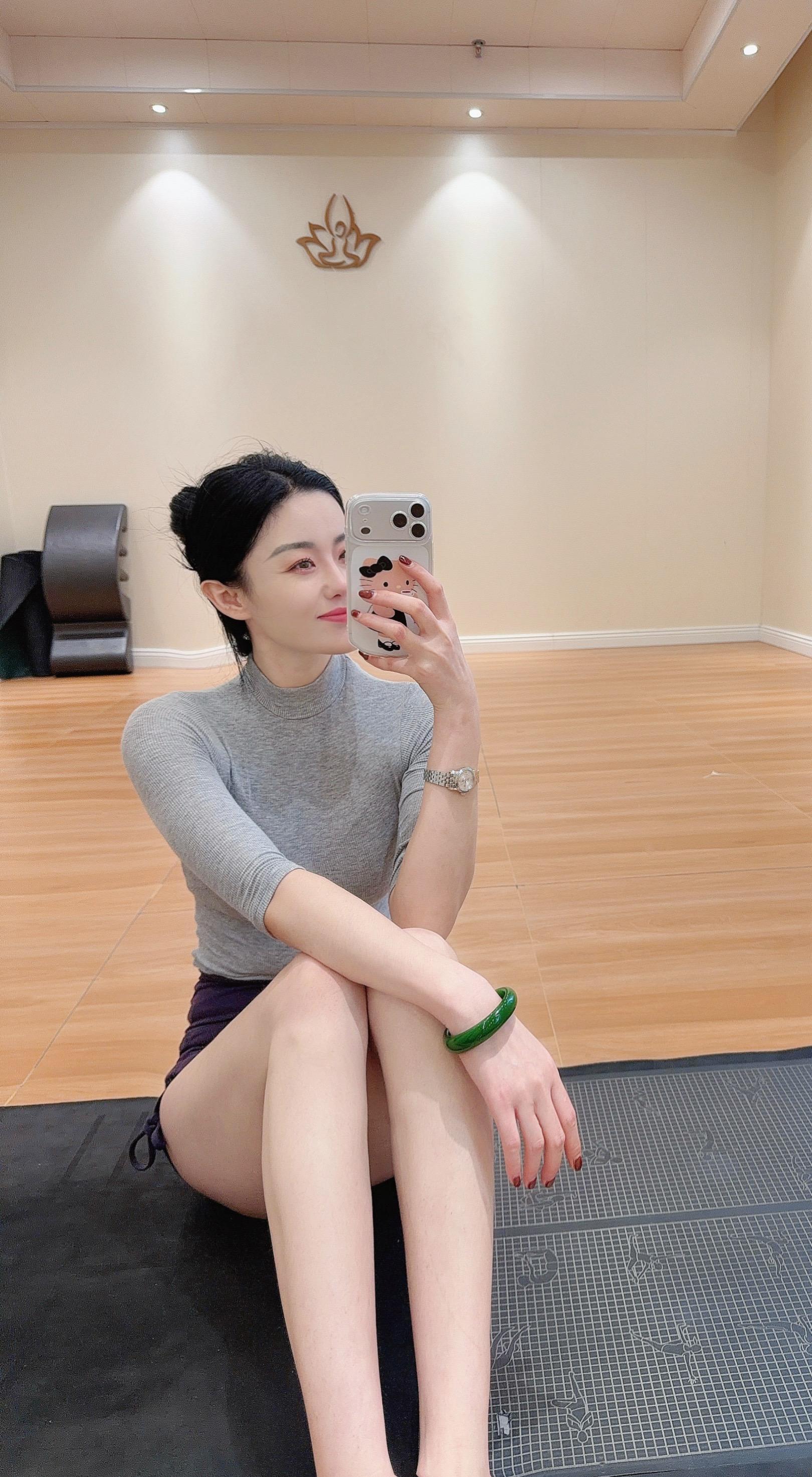 让美貌在时间里说谎，瑜伽精准练习，雕刻你的身体达到美背 细腰 瘦腿的效果.