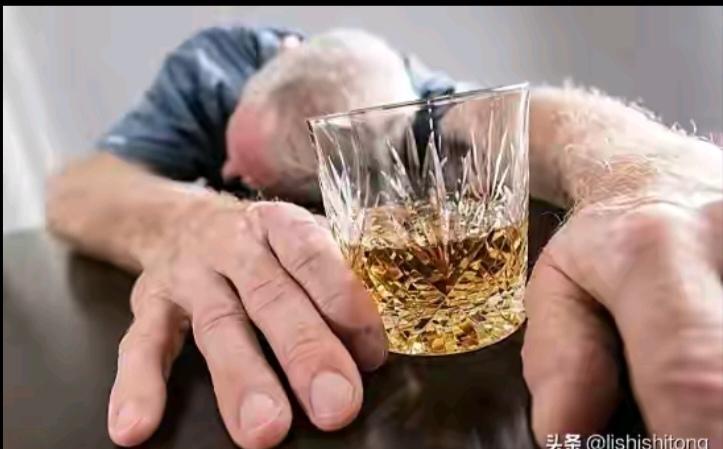 酒到底是什么？有的说酒壮英雄胆，武松酒后在景阳岗打死了老虎；有的说，饮酒可以成全