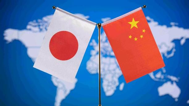 随着中国宣布将会开始管制对日出口两用物项后，日本政府似乎也是彻底慌了起来，如今就