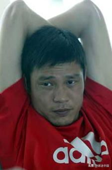 肩膀撞主裁浓痰吐外援——范志毅脾气10次大爆发

一、1997年12月21日联赛