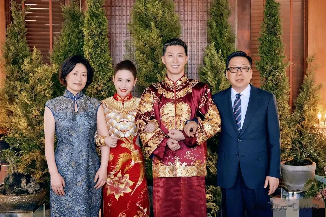 窦骁何超莲官宣婚礼 
三餐四季&余生漫漫

窦骁何超莲今日巴厘岛大婚，男帅女美，