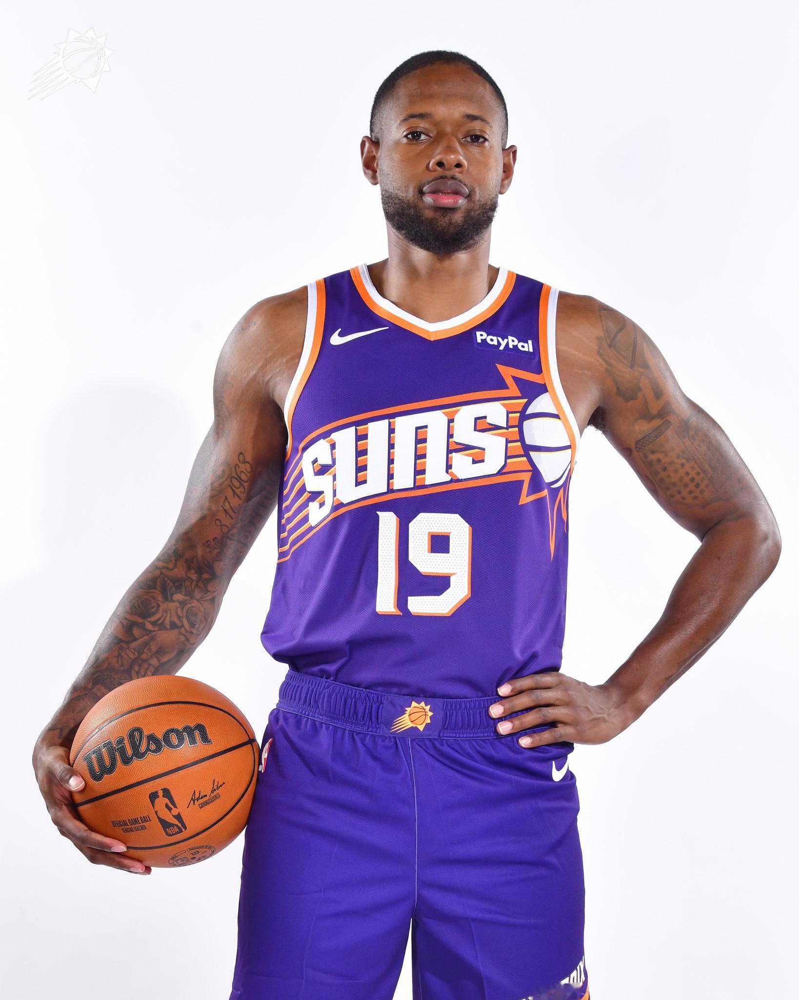 【新援“求战心切”】经历了漫长的术后康复，海史密斯已正式随队训练。他上赛季在热火