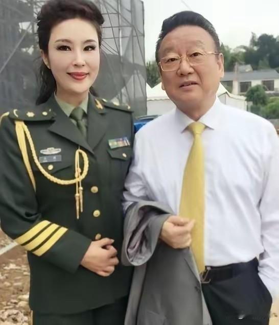 蒋大为今年七十九岁，独自一人住在北京。老伴张佩君和女儿在温哥华，他已有二十三年没