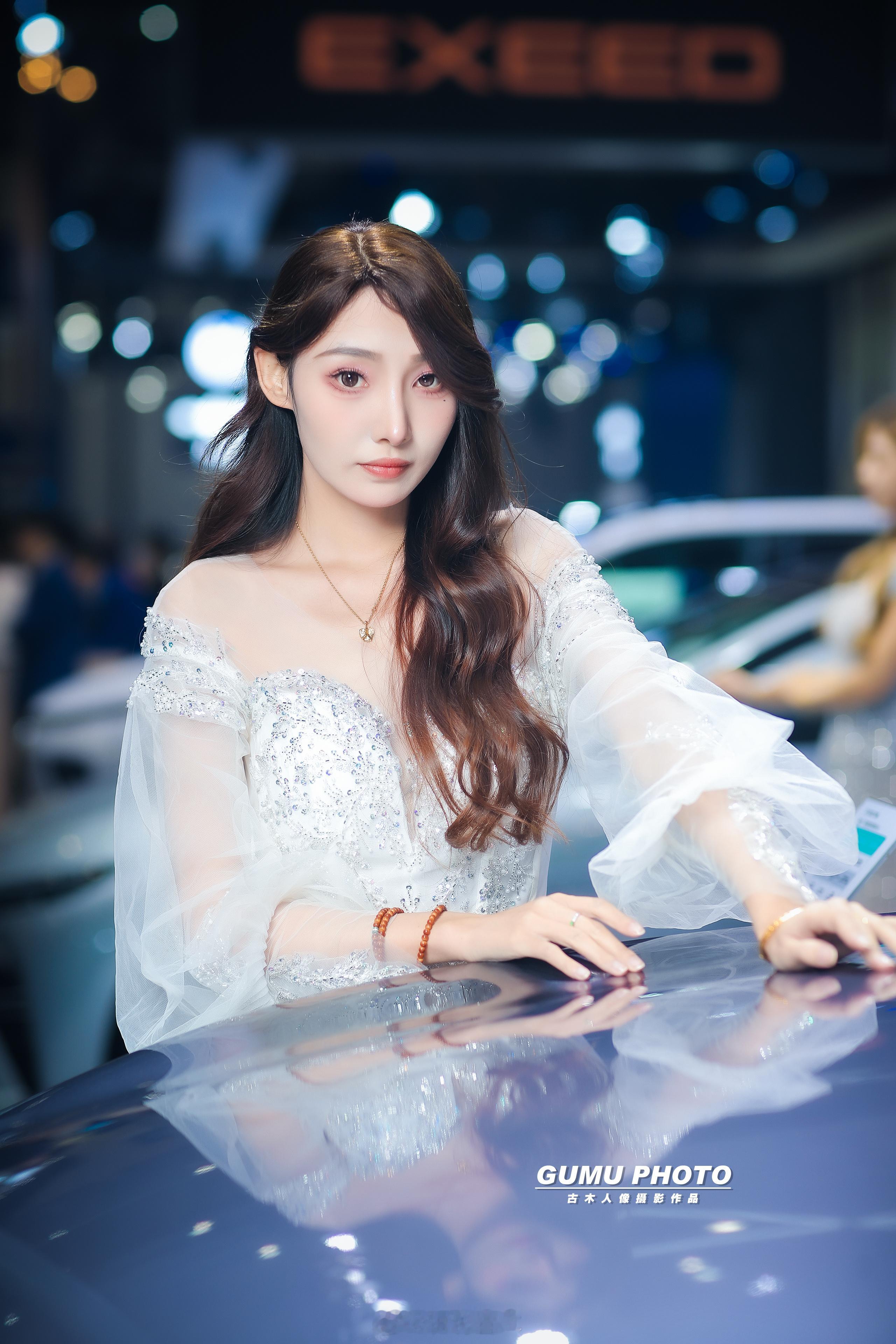 2025重庆汽车消费节星途展台模特小姐姐2025重庆汽车消费节 