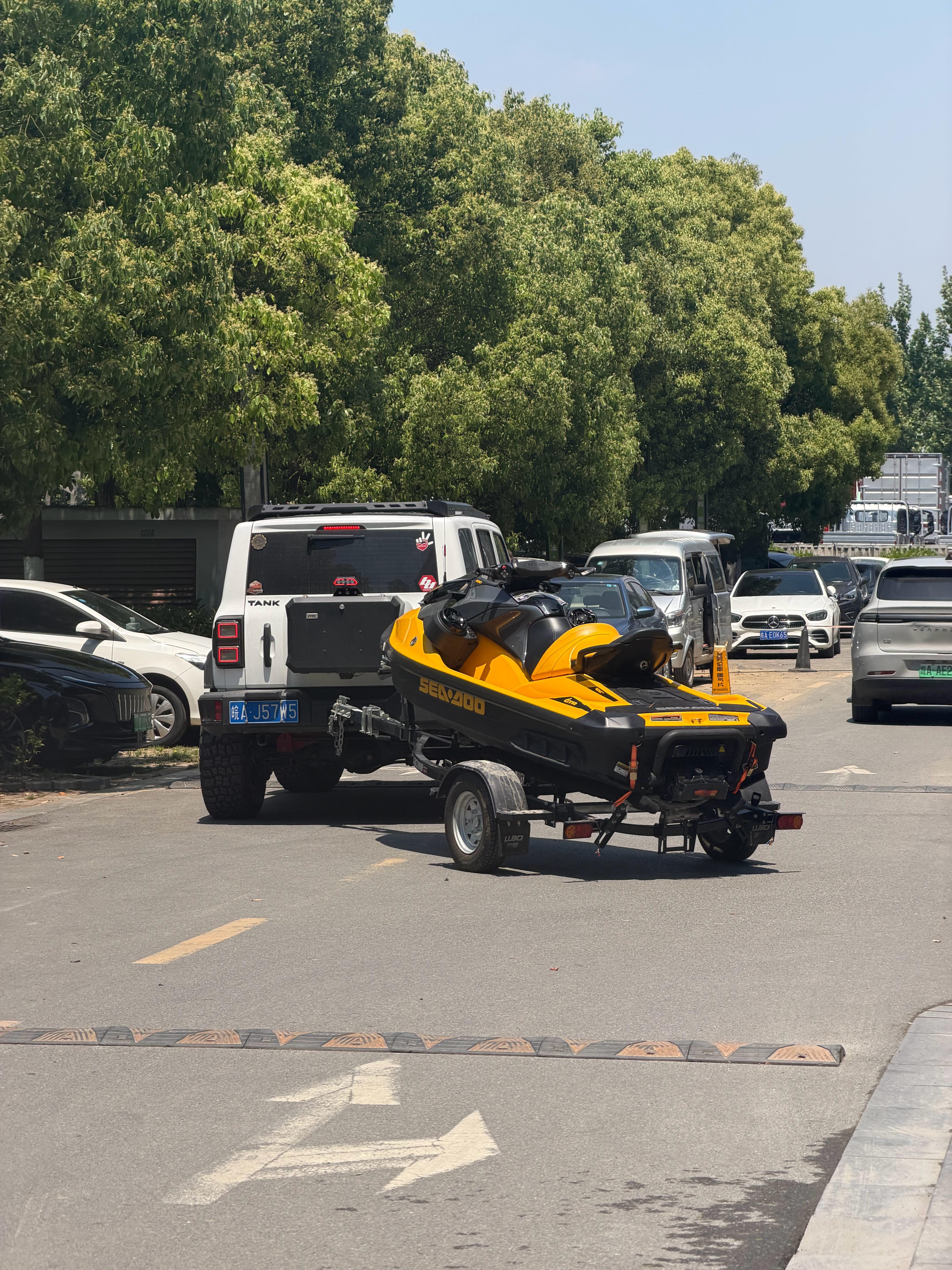 这帮车贩子因为行情不好，都开始放假了，就我还在努力