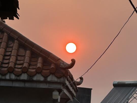 很通透的一段话：“人生短暂，不要让自己活得太累。挤不进的世界，不要硬挤...