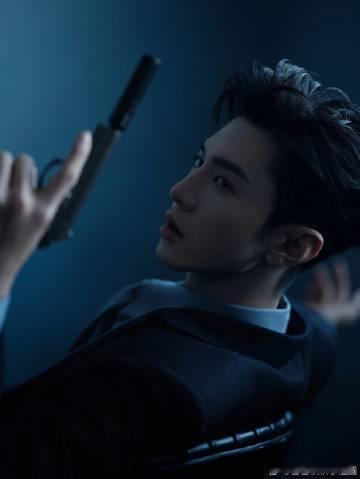 陈哲远 陪你放烟花的男朋友 看完陈哲远的烟花直播，被他的魅力深深吸引。他就像那个