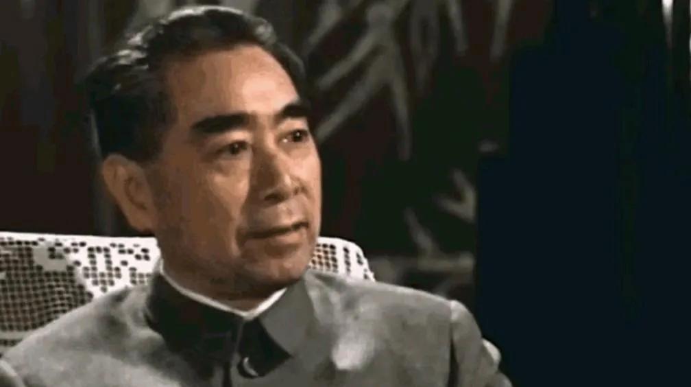 一个人的气场可以有多强？看周总理这张图就知道了！
当斯诺提及他去了无锡时，周总理