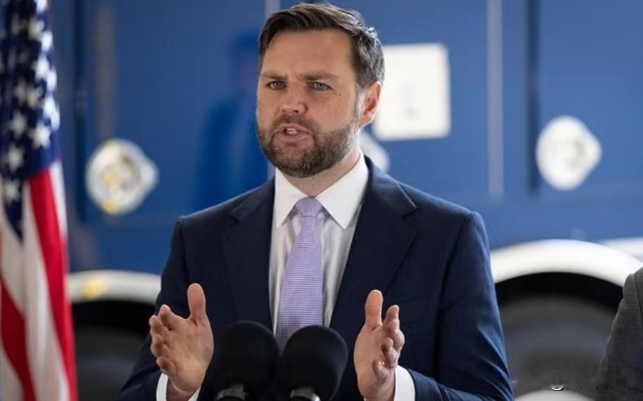 特朗普撤掉了万斯。
当地时间4月19号，美国总统特朗普在接受采访时明确表示由于安