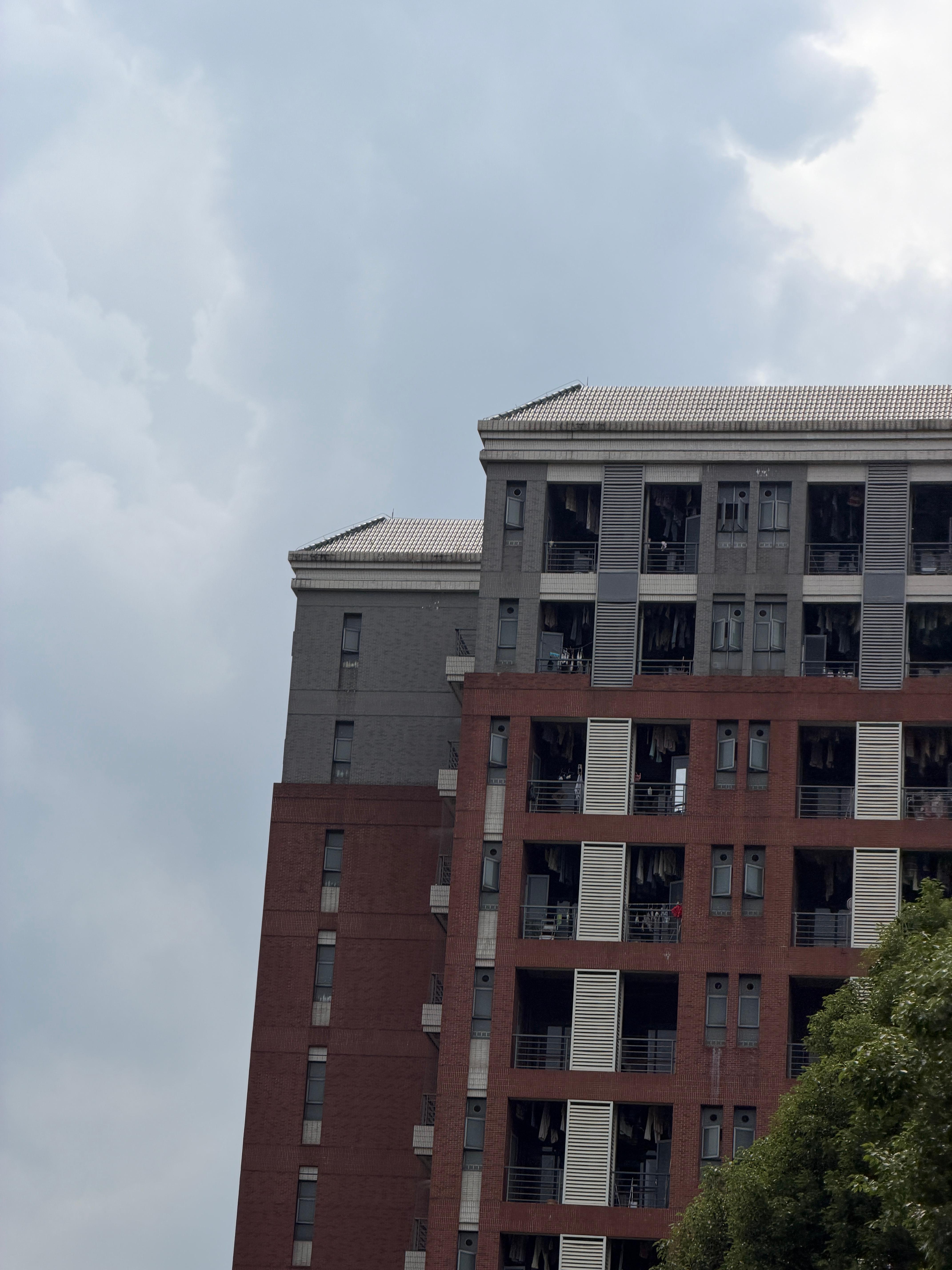 趁着接朱老师来大学里逛了逛，真的是感叹比我长沙上大学，读研究生那会条件又好太多了