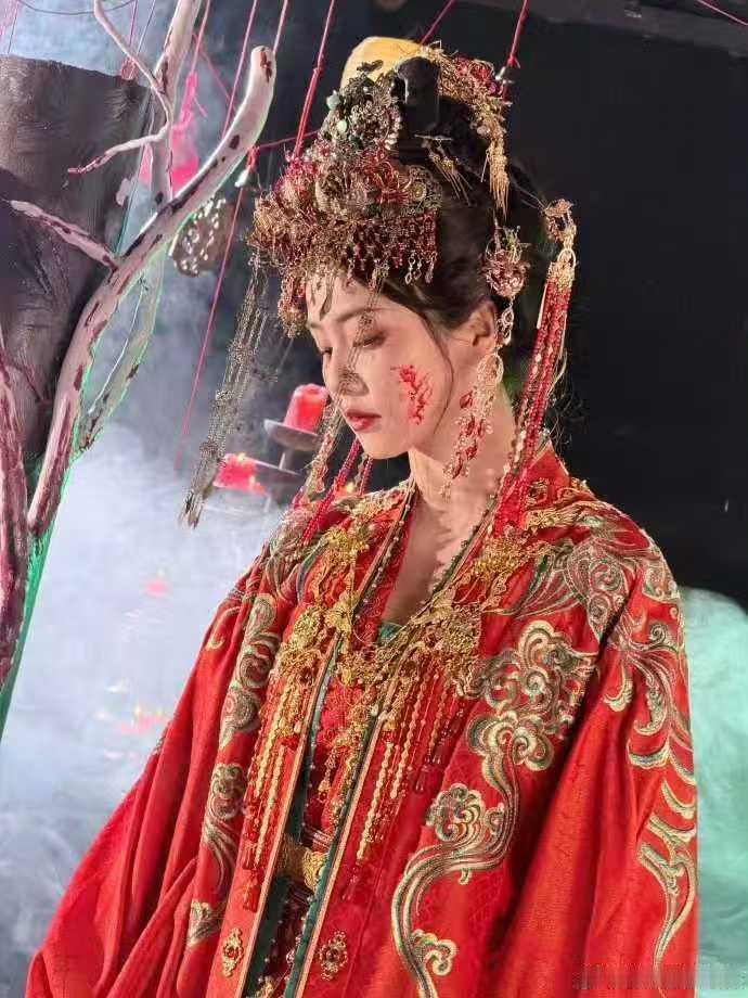 浙江卫视力挺白鹿唐宫奇案 明晚锁定?，白鹿化身李佩仪勇闯唐宫迷局！飒爽女探案魂燃