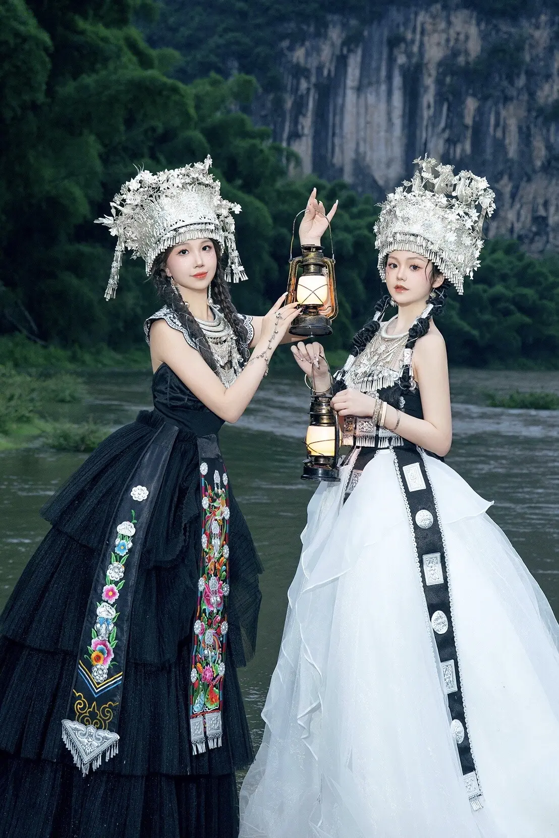 好姐妹👭来阳朔当然要拍苗族婚纱啦！