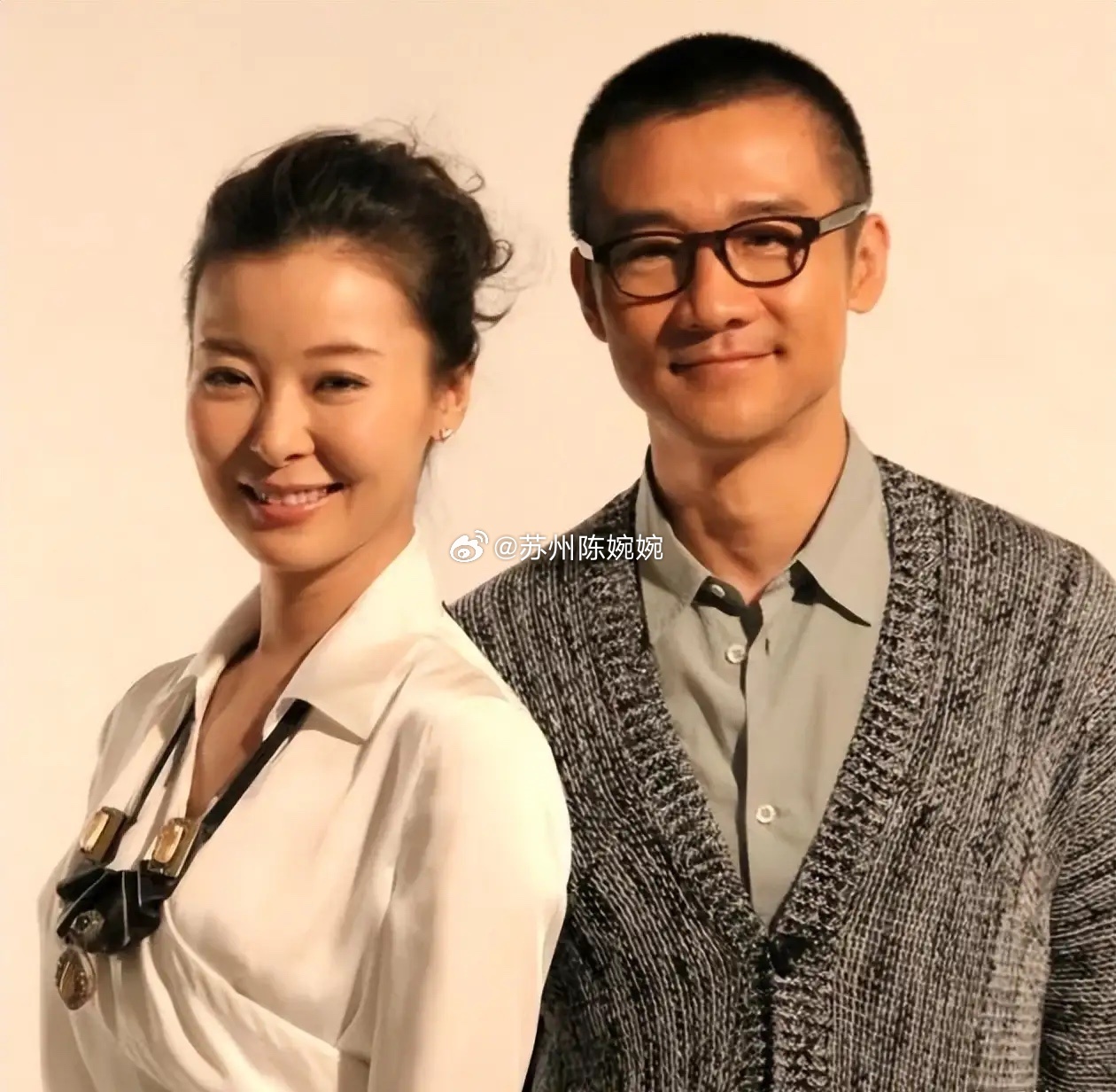 2011年那会儿，黄志忠跟39岁的柯蓝好上了，两人就这么热热闹闹地同居了9年。结