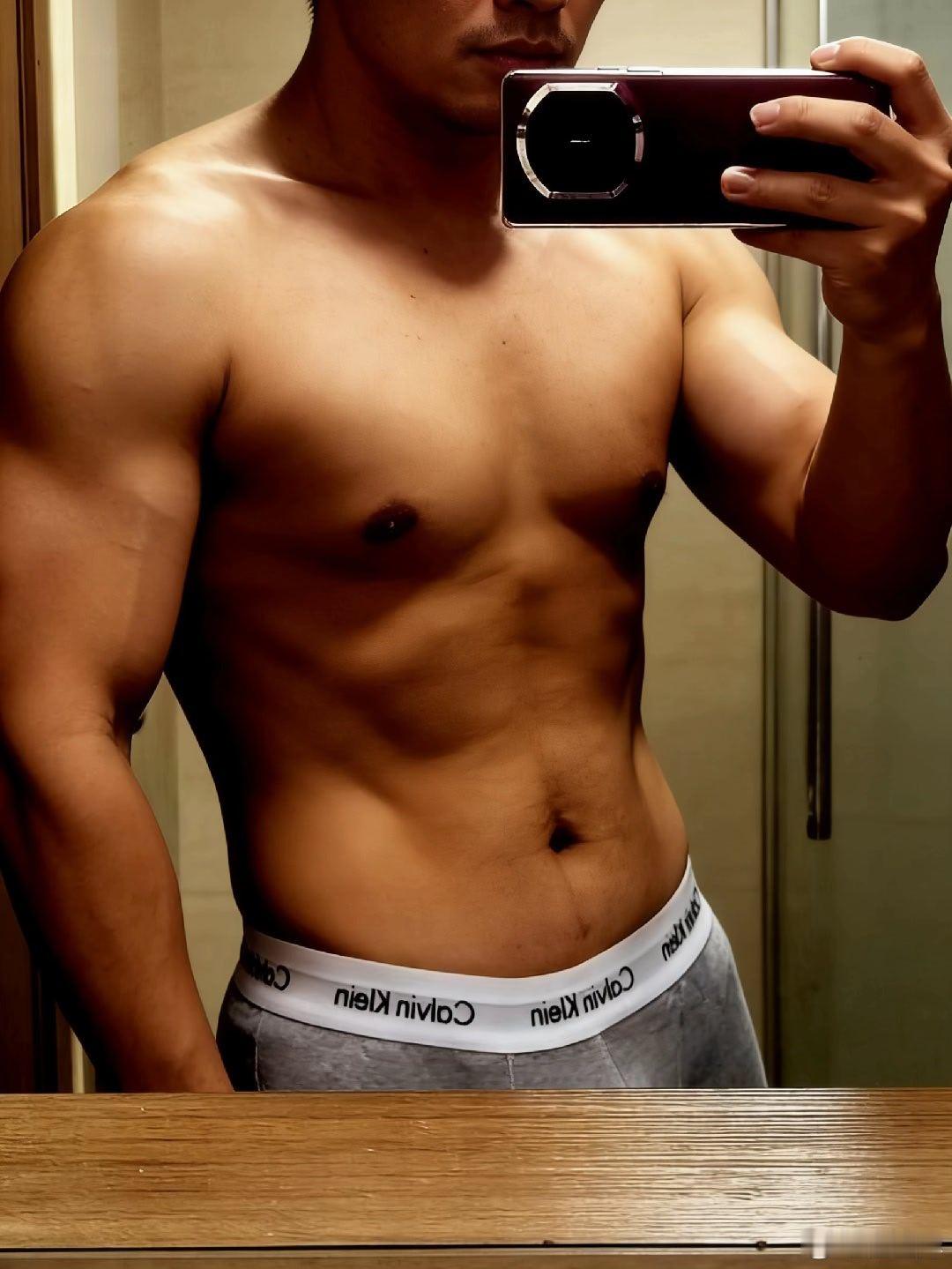 加强体育运动，增强人民体质，老赵健身的日常，这状态行不行？无不良导向… 