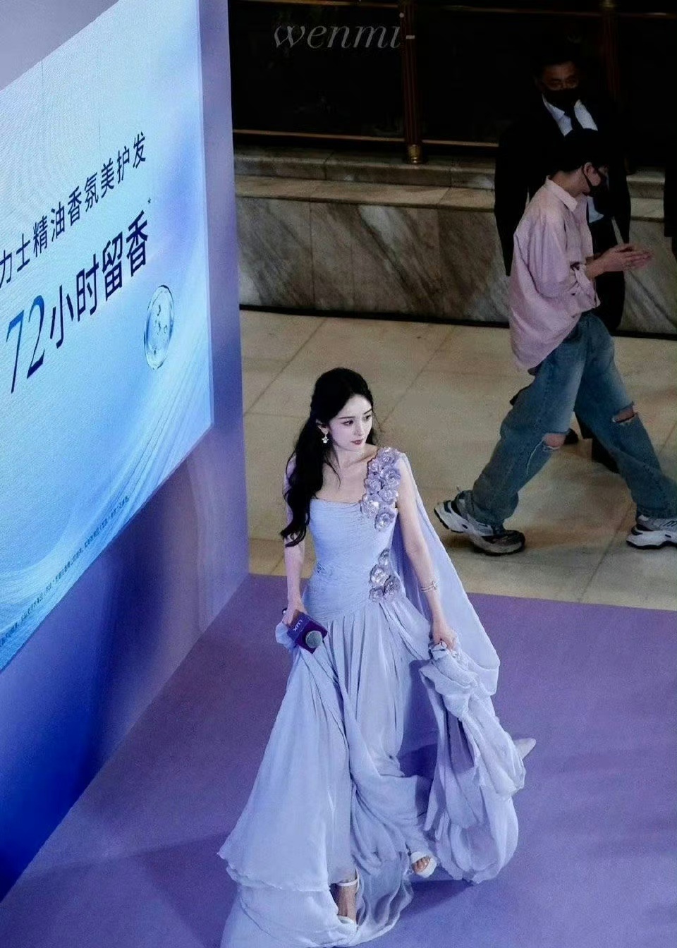 赵丽颖想要杨幂的感觉吧 ​​​