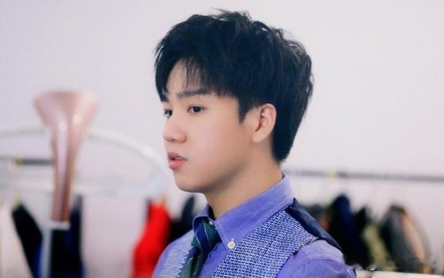 LPL本赛季被“斩杀”之经理人&教练：
1、LNG主教练Bsyy，因成绩不佳被换