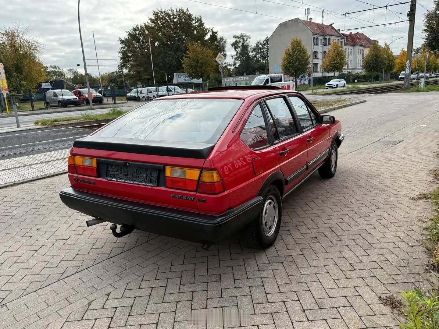红色桑塔纳？1988 Volkswagen Passat GT国外老车分享我和汽