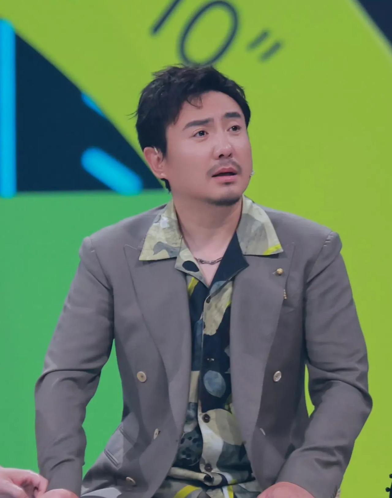 刚做完颈椎手术能久坐吗？沈腾刚做完手术，就在岳云鹏家通宵玩游戏，身体素质比年轻人