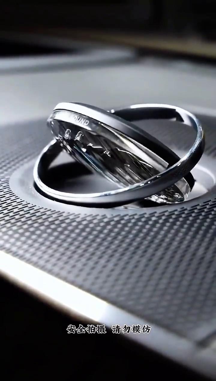 2025款尊界S800。
安全拍摄请勿模仿。