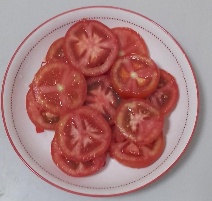 手机里面的图片太多了，要删除一些，这些日常的美食图片发微头条纪念一下吧！