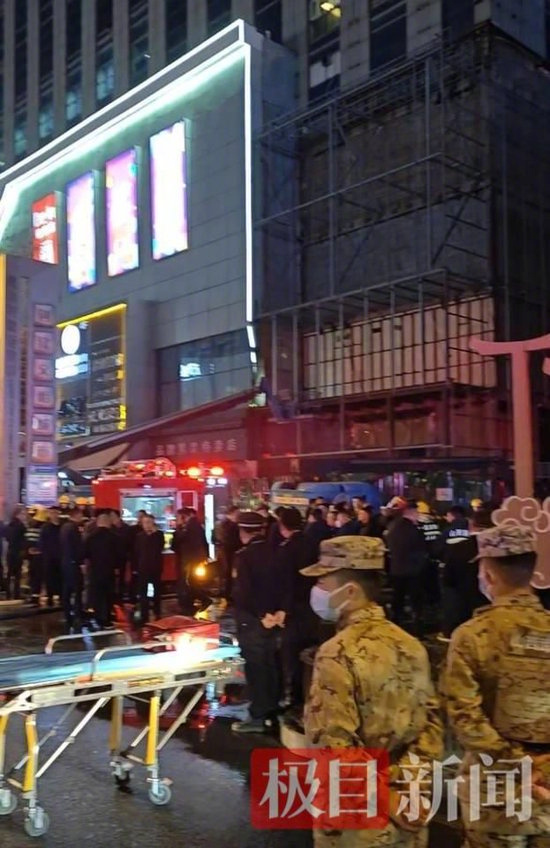 太原火灾或因饭店起火引发【太原一高层建筑外立面起火致1死25伤，明火已被扑灭，有