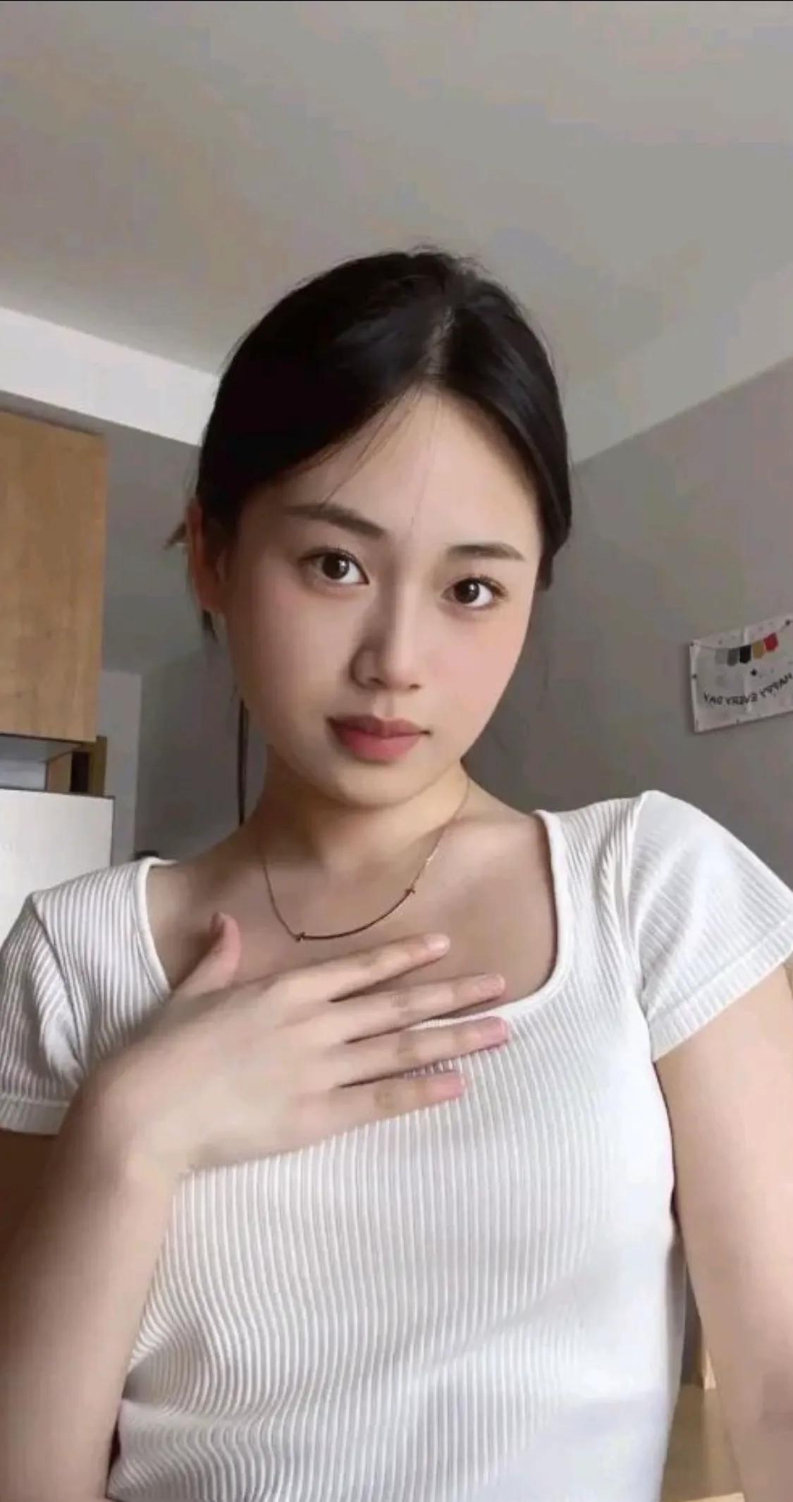 由于工作特忙，最近总是发表一些很是短小的作品，没办法嘛，谁让我懒呢。

忙⾥偷闲