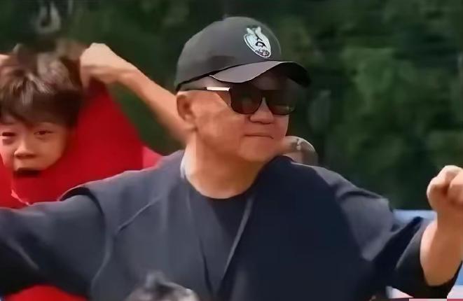自掏5400万的董路，开500万的劳斯莱斯，住10万一平的豪宅，手腕上是百万名表