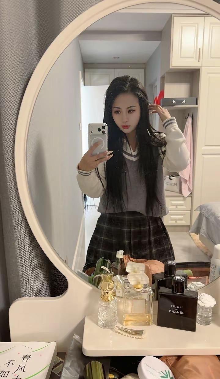 一天天的，喝了疯疯癫癫的，等我有钱了投资一部短剧，叫霸道总裁爱上爱喝酒的我……