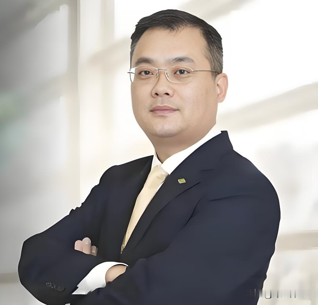 曹晖——玻璃“新大王”
千亿霸道总裁老爹盛赞“比我能干”

19岁高中毕业，被扔