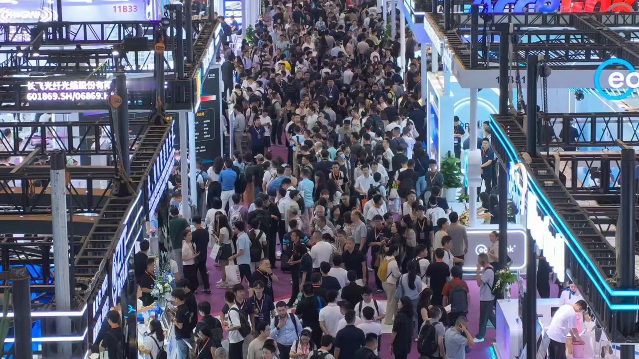 光博会，拥堵，人多。