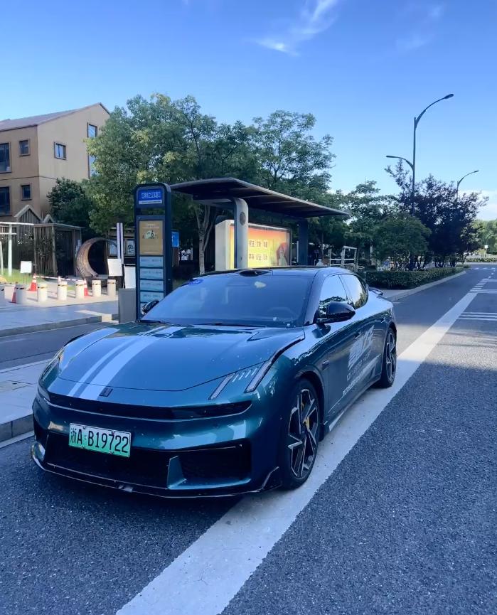今天去试驾了领克10，试驾之后就肯定了内心的想法，直接把车订了。无论是动力还是操