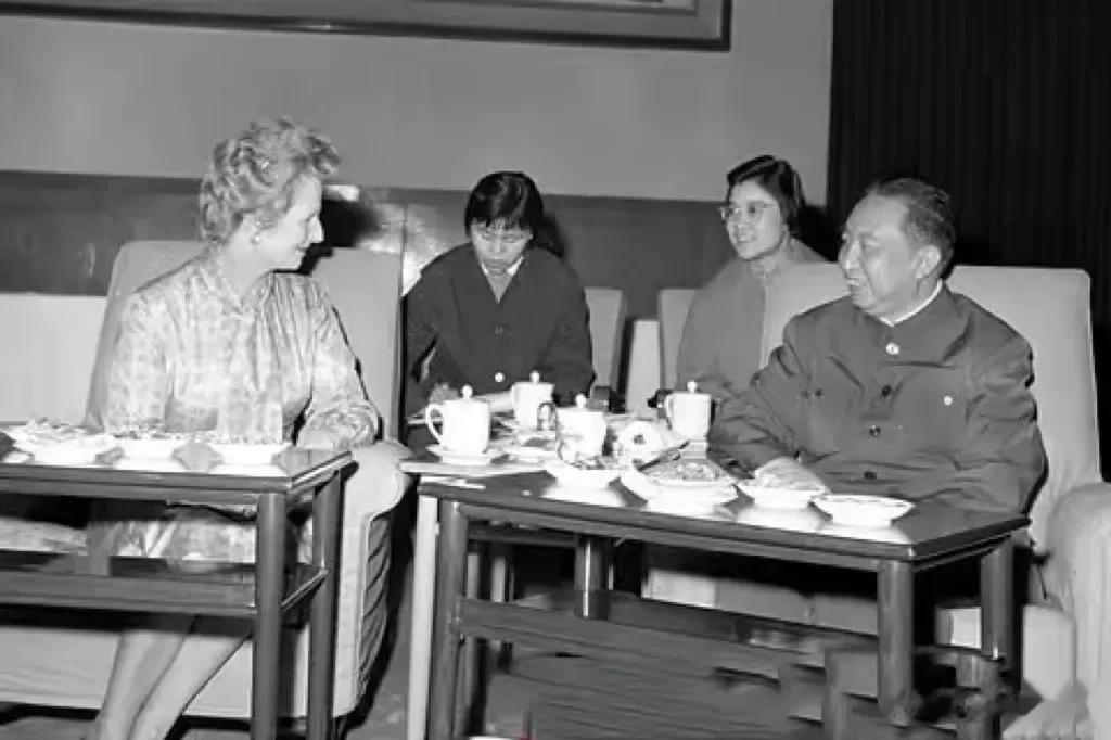1977年4月9日，中共中央主席、国务院总理华国锋在北京人民大会堂会见了前来访华