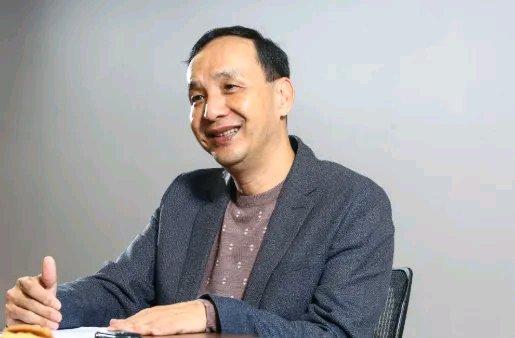 朱立伦这波操作真有点意思。10月18日郑丽文当选国民党主席，22日朱立伦就宣布月