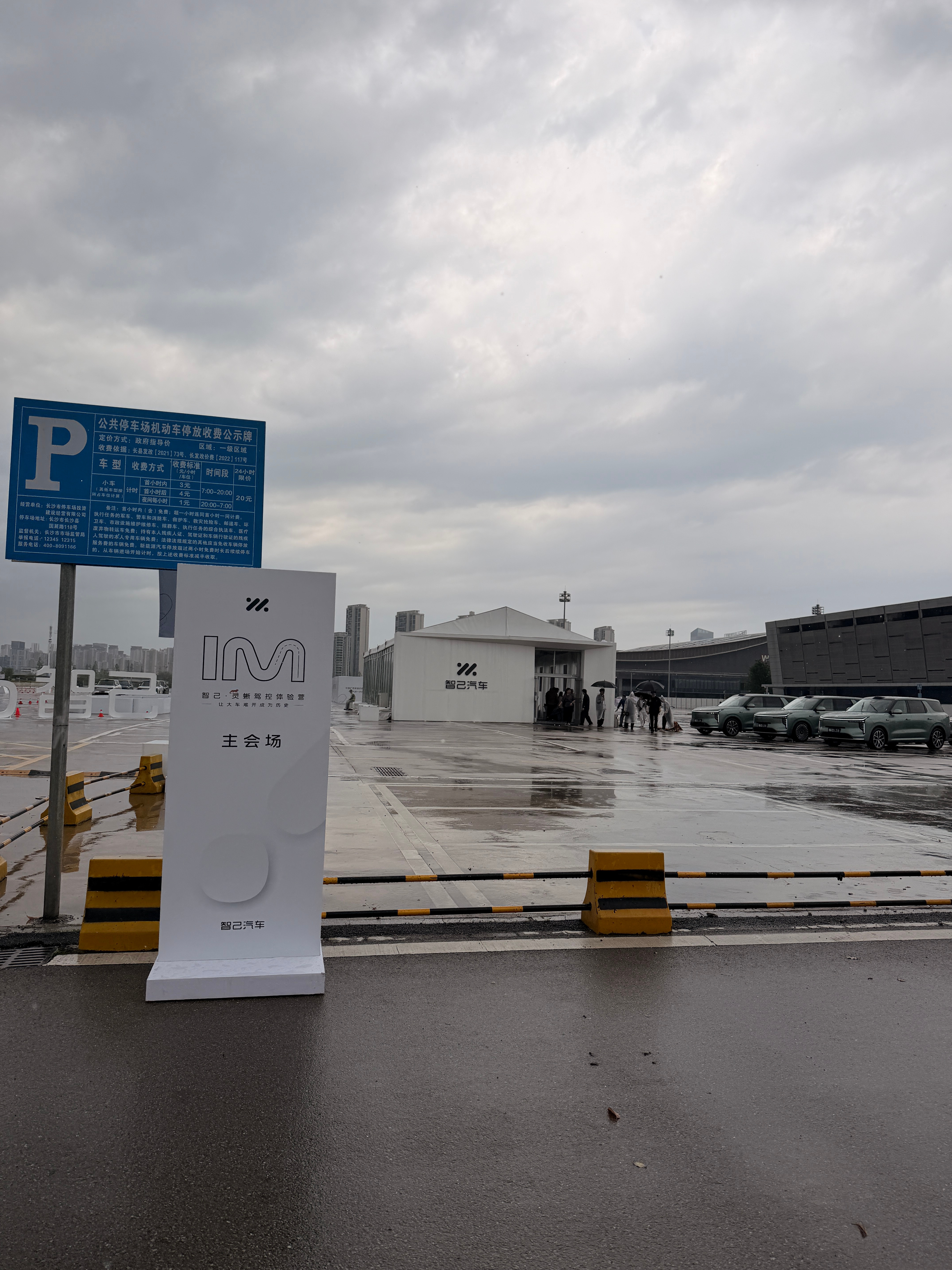 体验了一下智己Ls8，只能说让大车不难开真的做到了