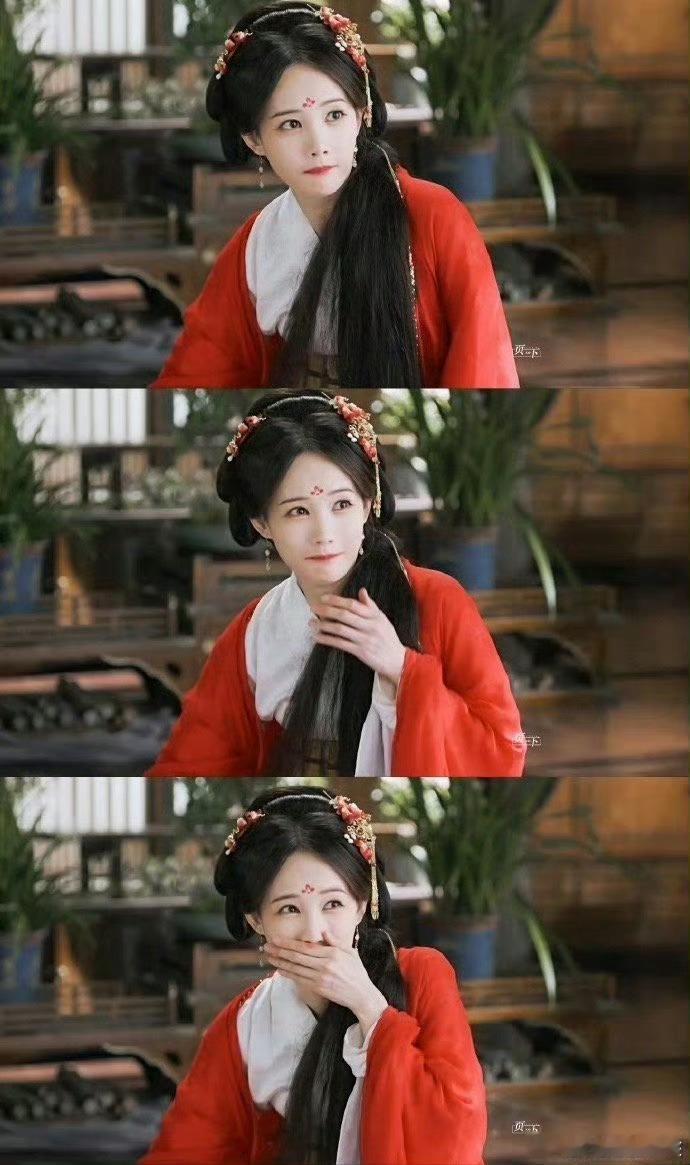 李一桐好一双爱人的眼睛感觉每个人看到李一桐的眼睛都会爱上她吧，这双眼睛实在是太深