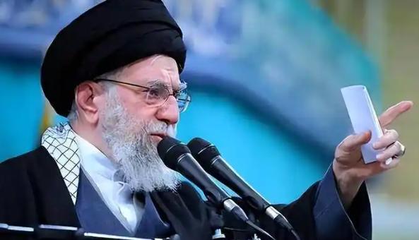 美以发动了对伊朗的战争，最终的结局无外乎以下几种！
1、伊朗撑个一星期，彻底崩塌