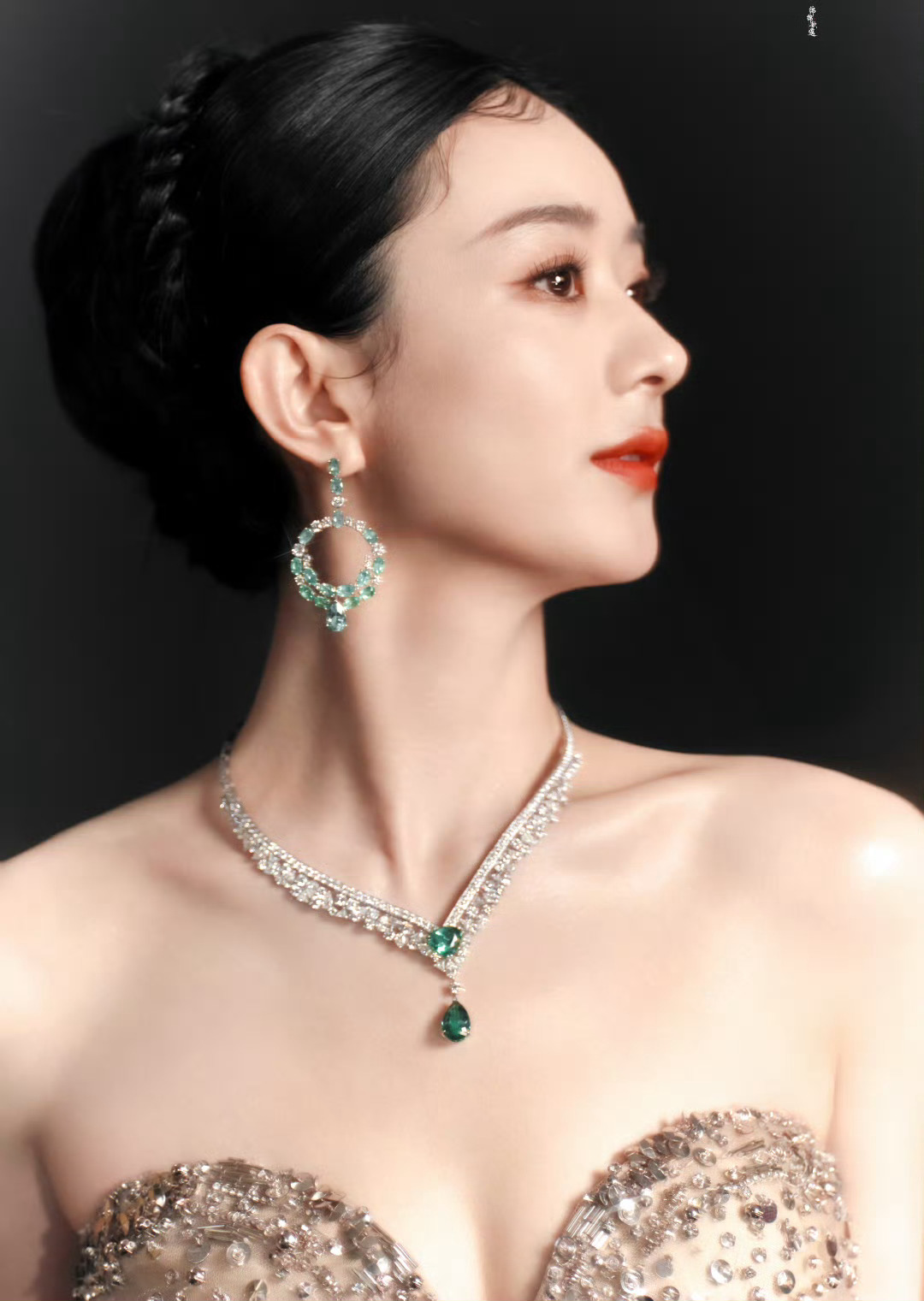 女王气质闪闪发光