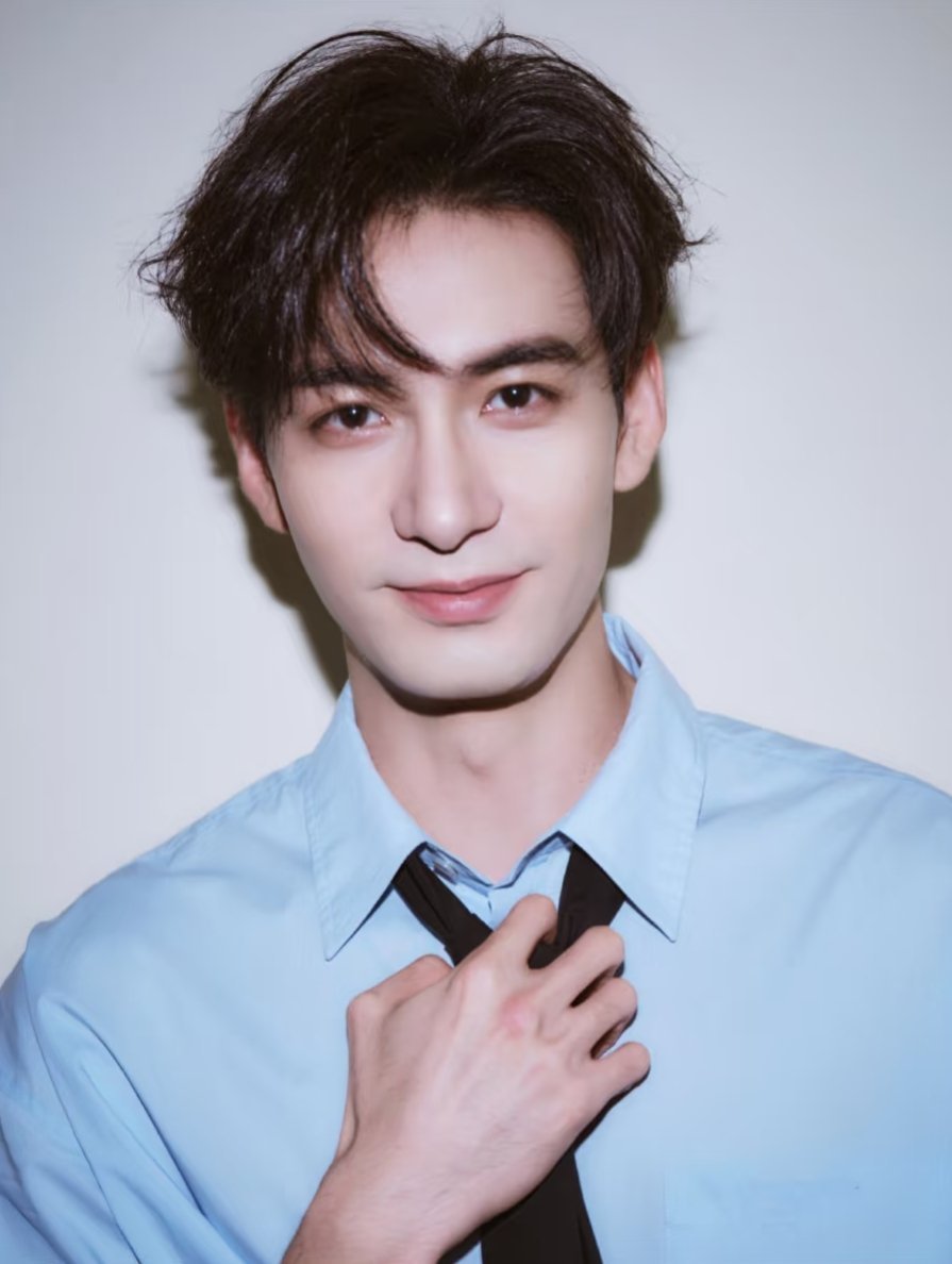 陈星旭撕拉片太权威了，五官深邃看起来有点混血，迷倒了多少人！！ ​​​