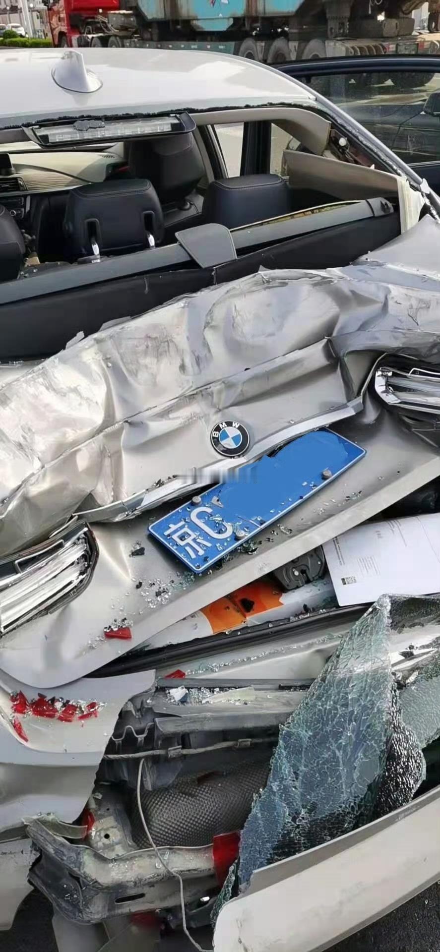 这车咋成相片了？？？