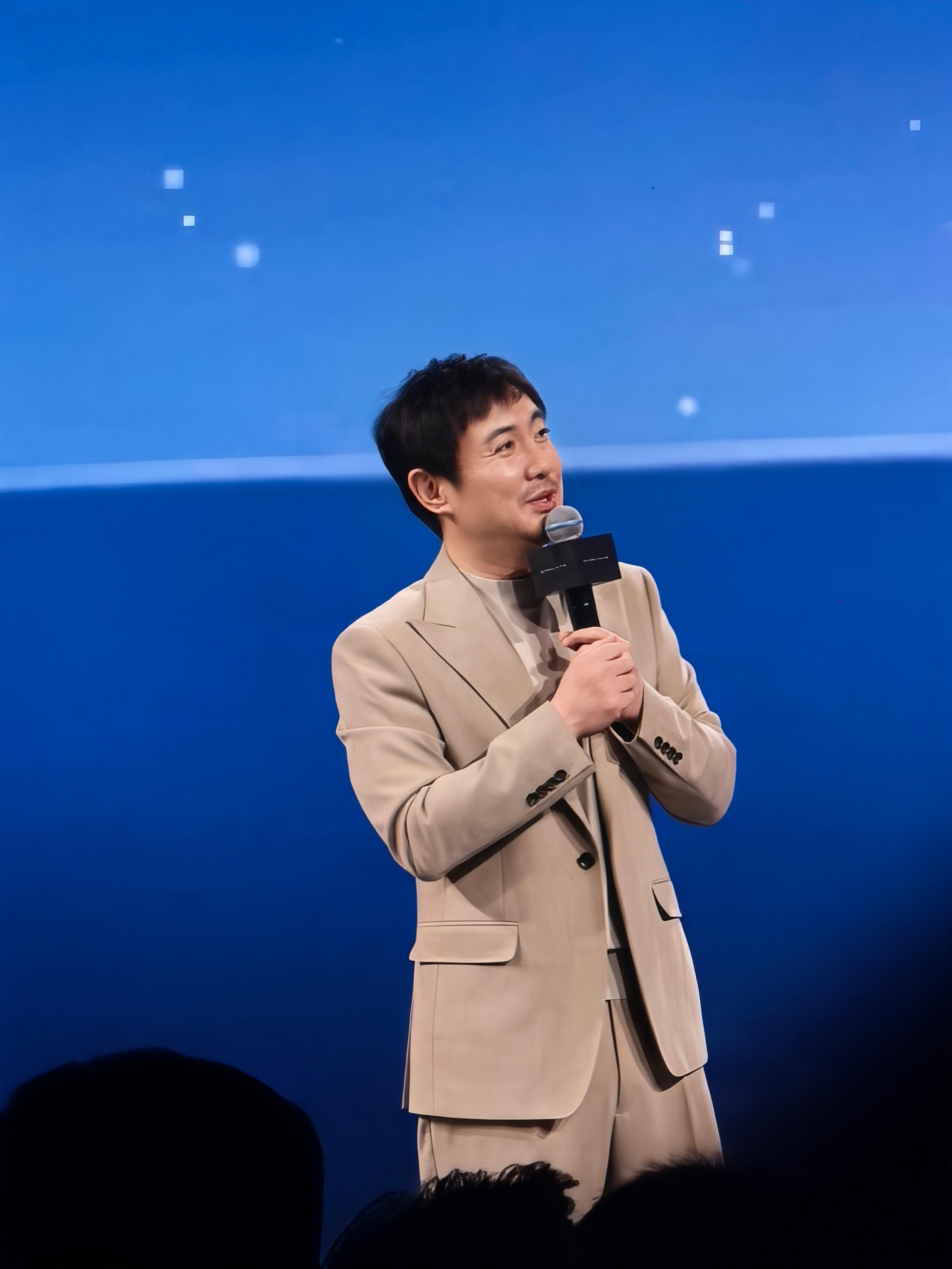 爱笑的男孩褶子不会太少，沈腾太搞笑了，对东北人永远有搞笑滤镜哈哈哈[二哈][二哈