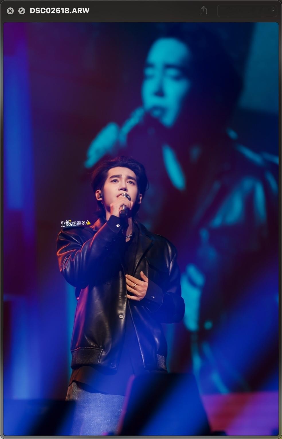 “唱给自己的歌”——随手拍的两张生图（今晚一定要把卡里的素材都备份好