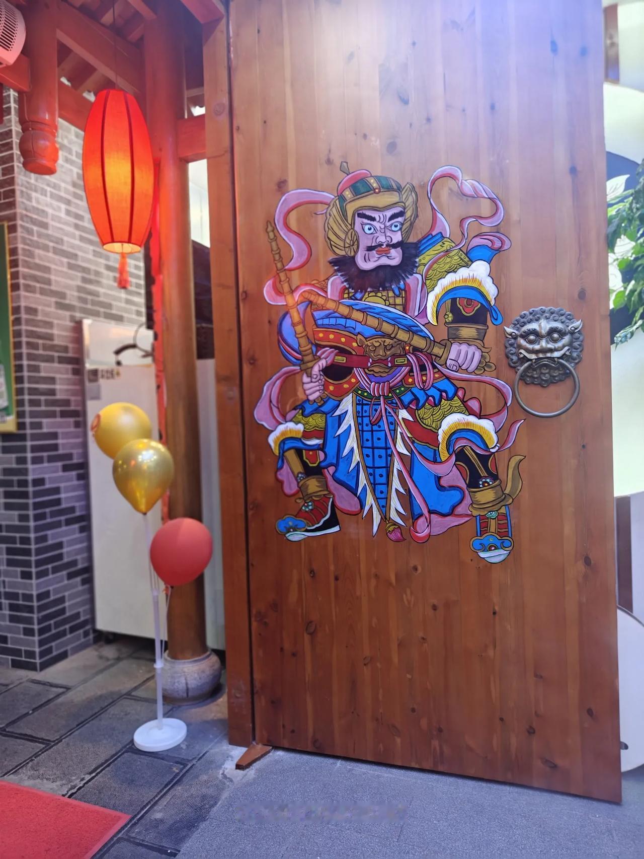 成年人的世界里，都有一个任何人也走不进去的地方。
     在宣威，吃过晚饭，又