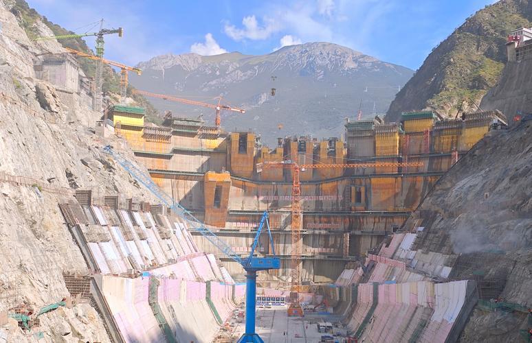 中国🇨🇳成为世界上水电站开发头号强国，让充沛的水资源为中国🇨🇳服务，带来