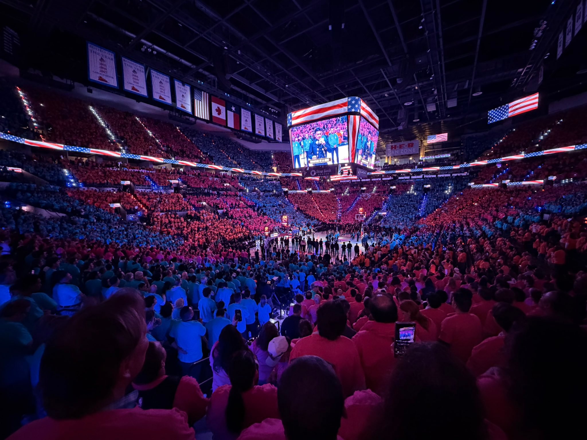 马刺工作人员表示，马刺将在明天再次举办T恤赠送活动，但本次不会采用嘉年华主题。第