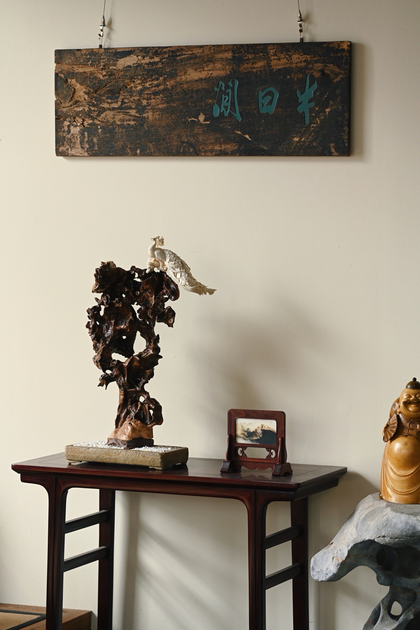 鹿角×风化木 | 富贵吉祥 摆件材质搭配得宜，风化木太湖石孔洞自然，透漏有致，孔